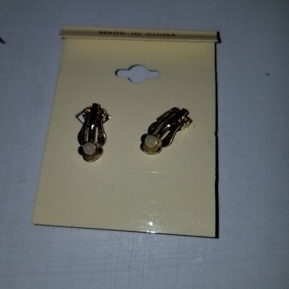 Vintage Jordache Clip On earrings never worn - Picture 6 of 10